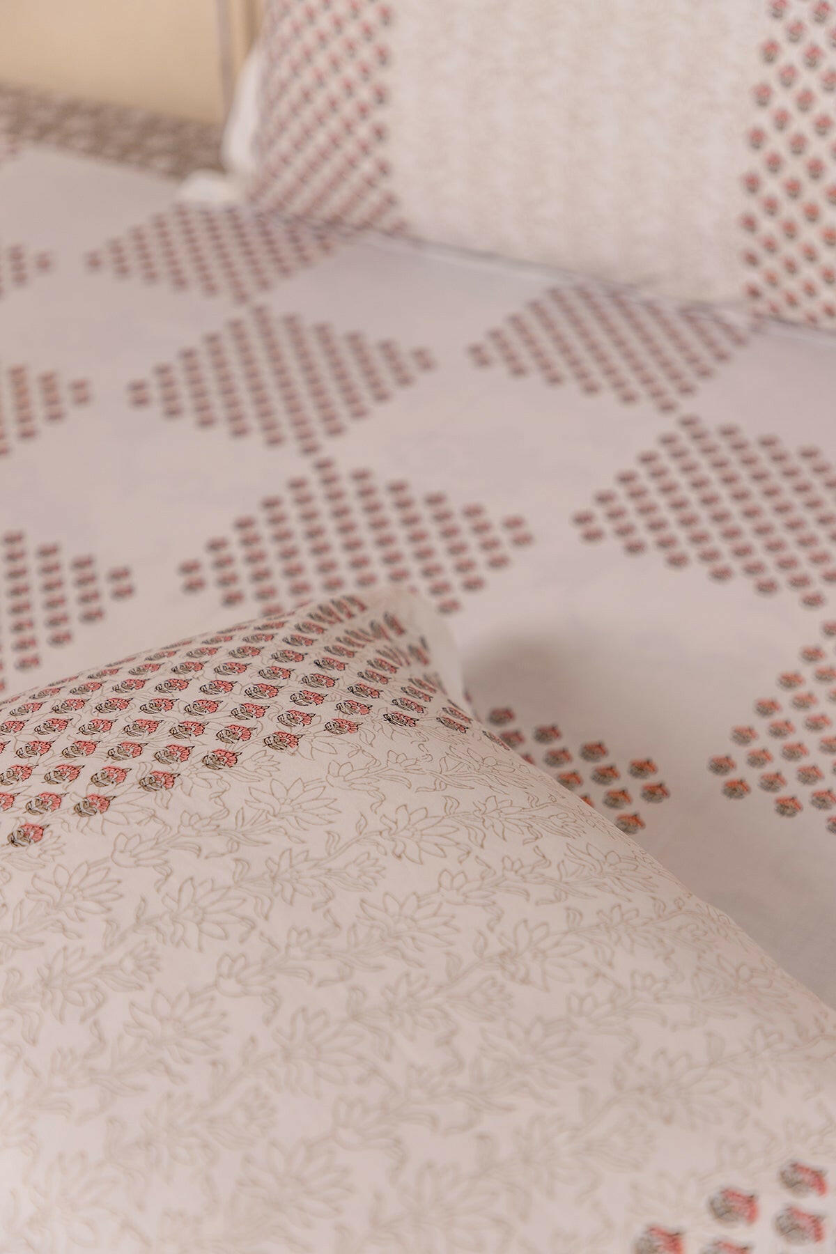Hazelnut & Grey Magnolia Pure Cotton Bedsheet