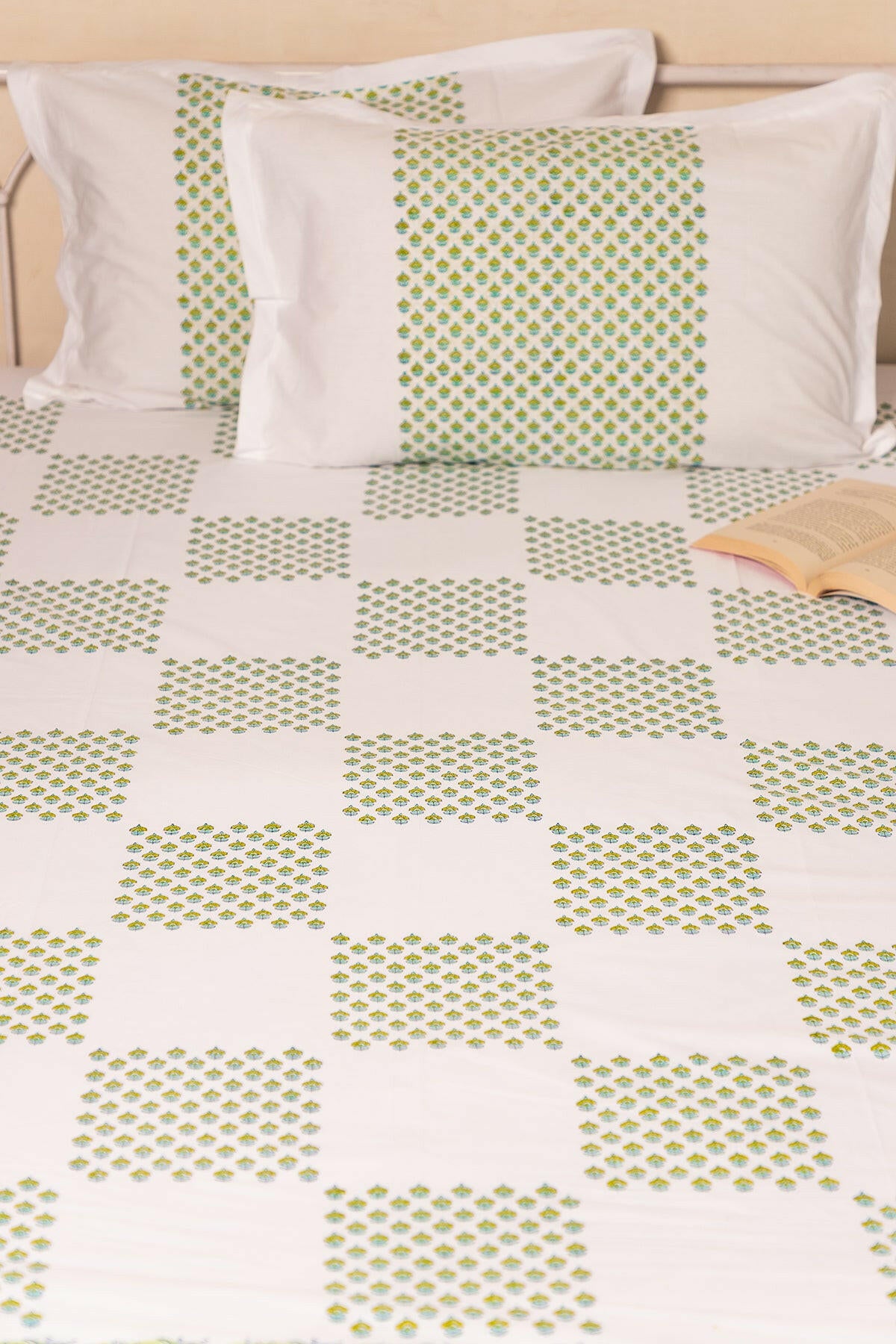 Kale & Island Paradise Magnolia Pure Cotton Bedsheet
