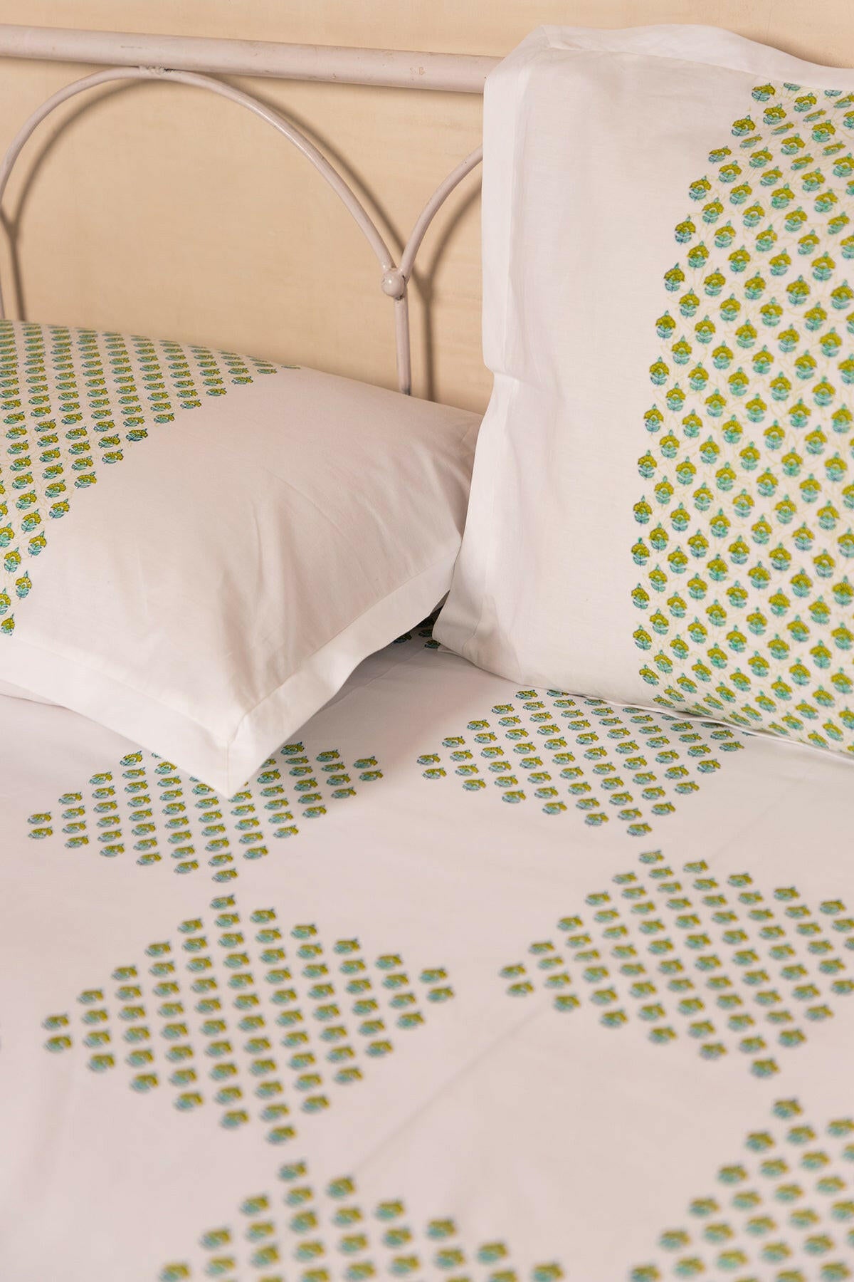 Kale & Island Paradise Magnolia Pure Cotton Bedsheet