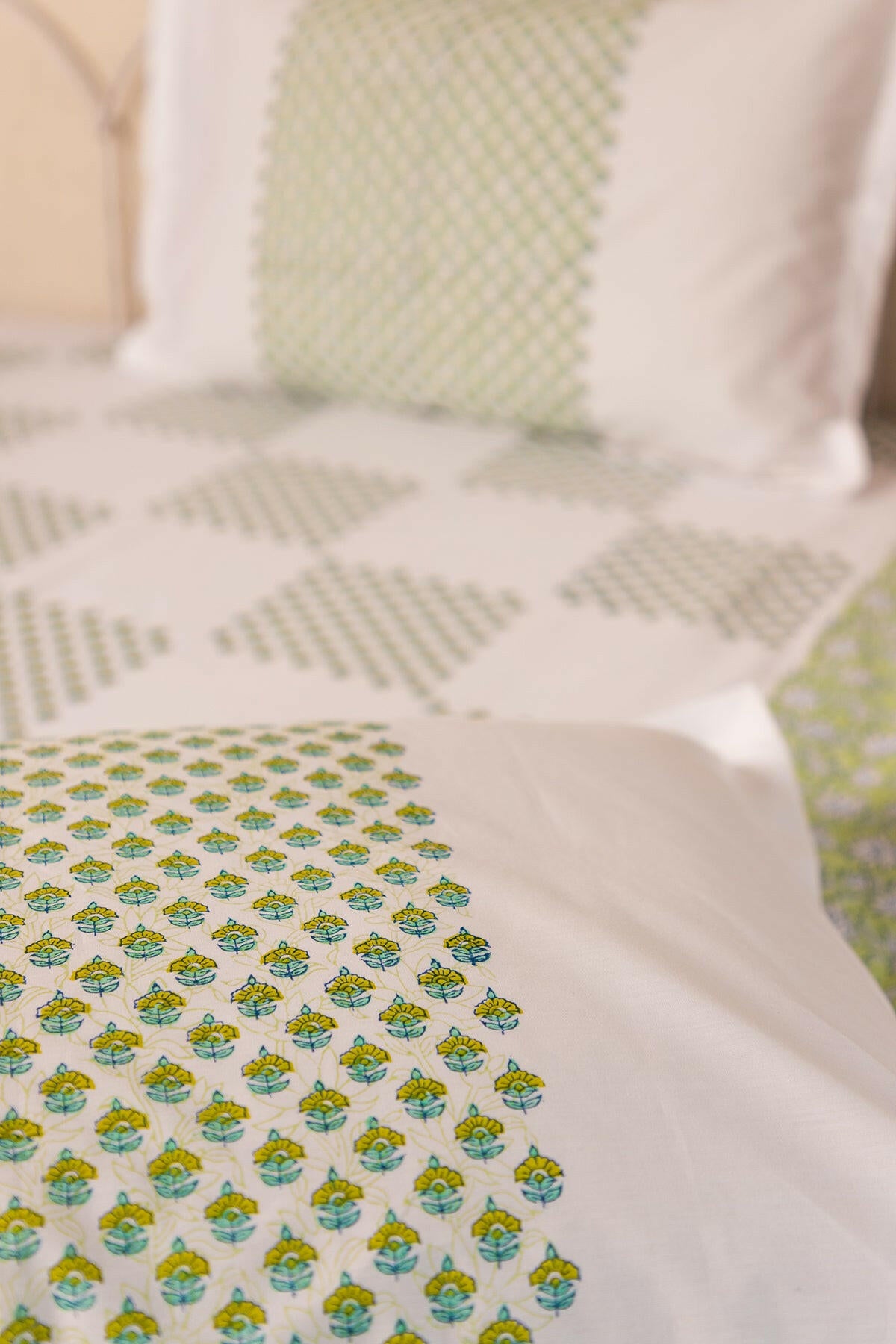 Kale & Island Paradise Magnolia Pure Cotton Bedsheet