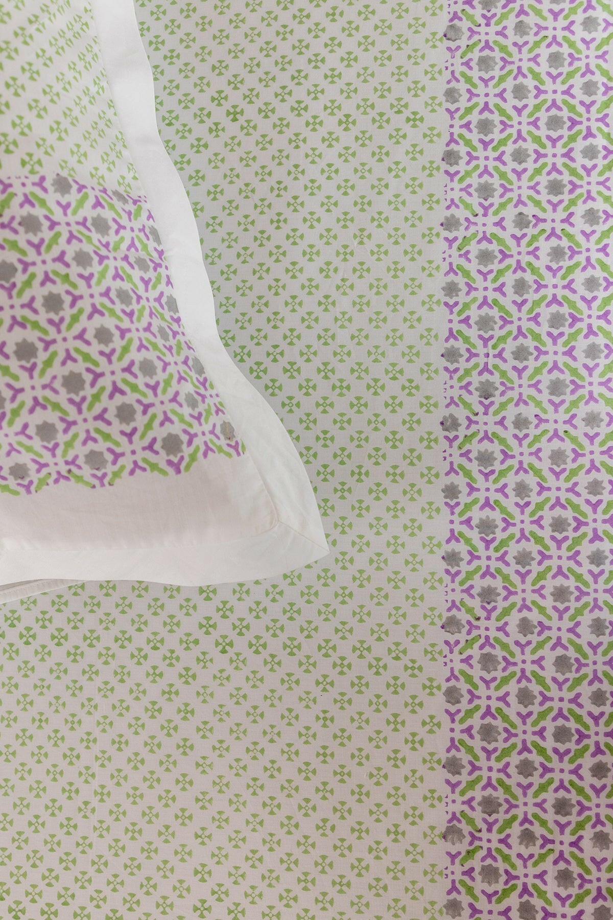 Lilac & Green Polygon Pure Cotton Bedsheet