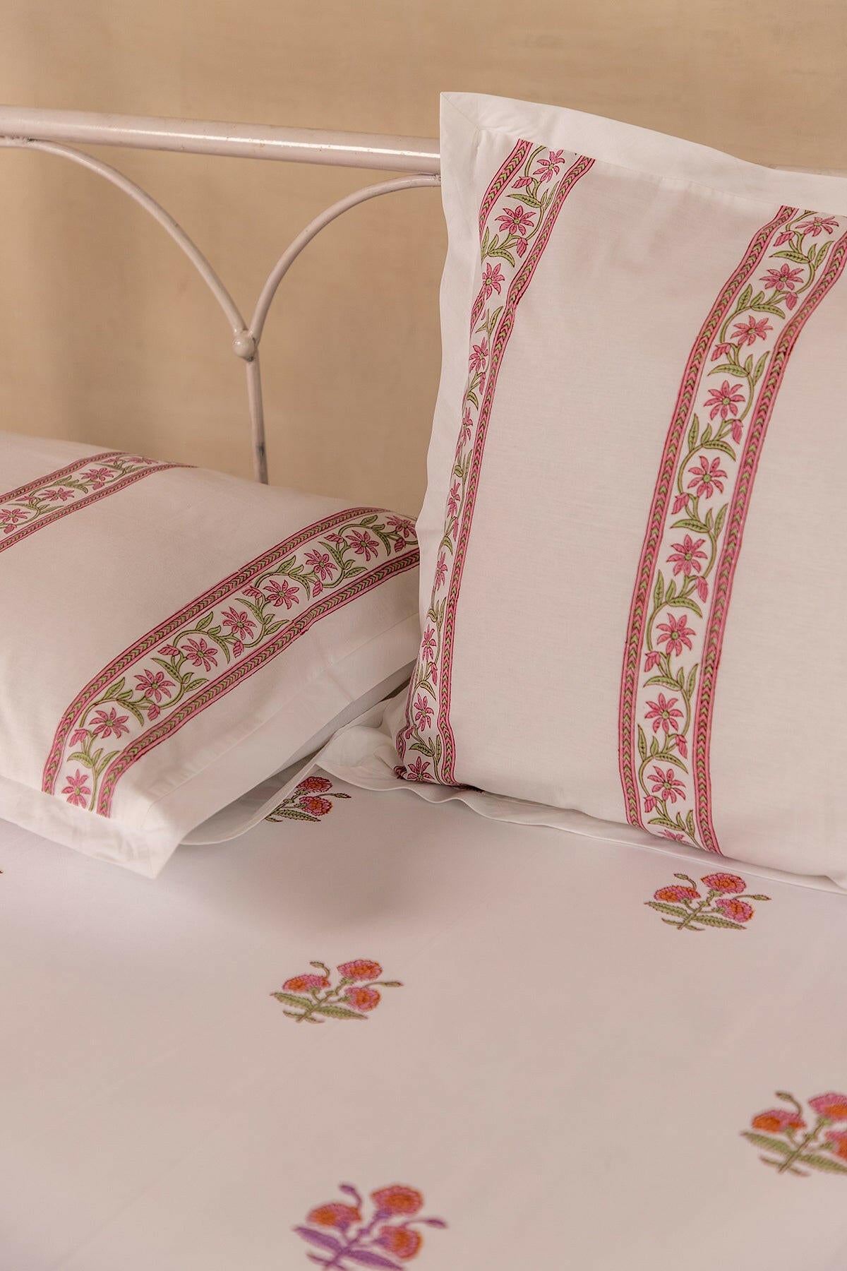 Living Coral Carnation Pure Cotton Bedsheet