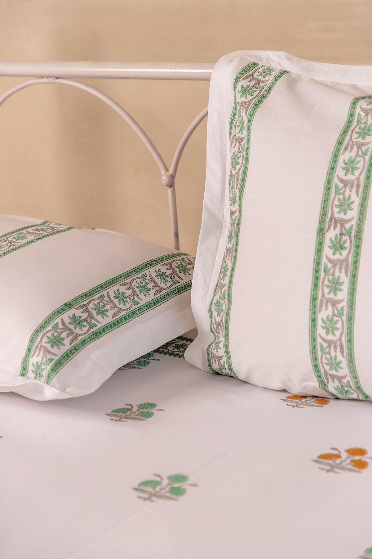 Woodbine & Golden Glow Carnation Pure Cotton Bedsheet