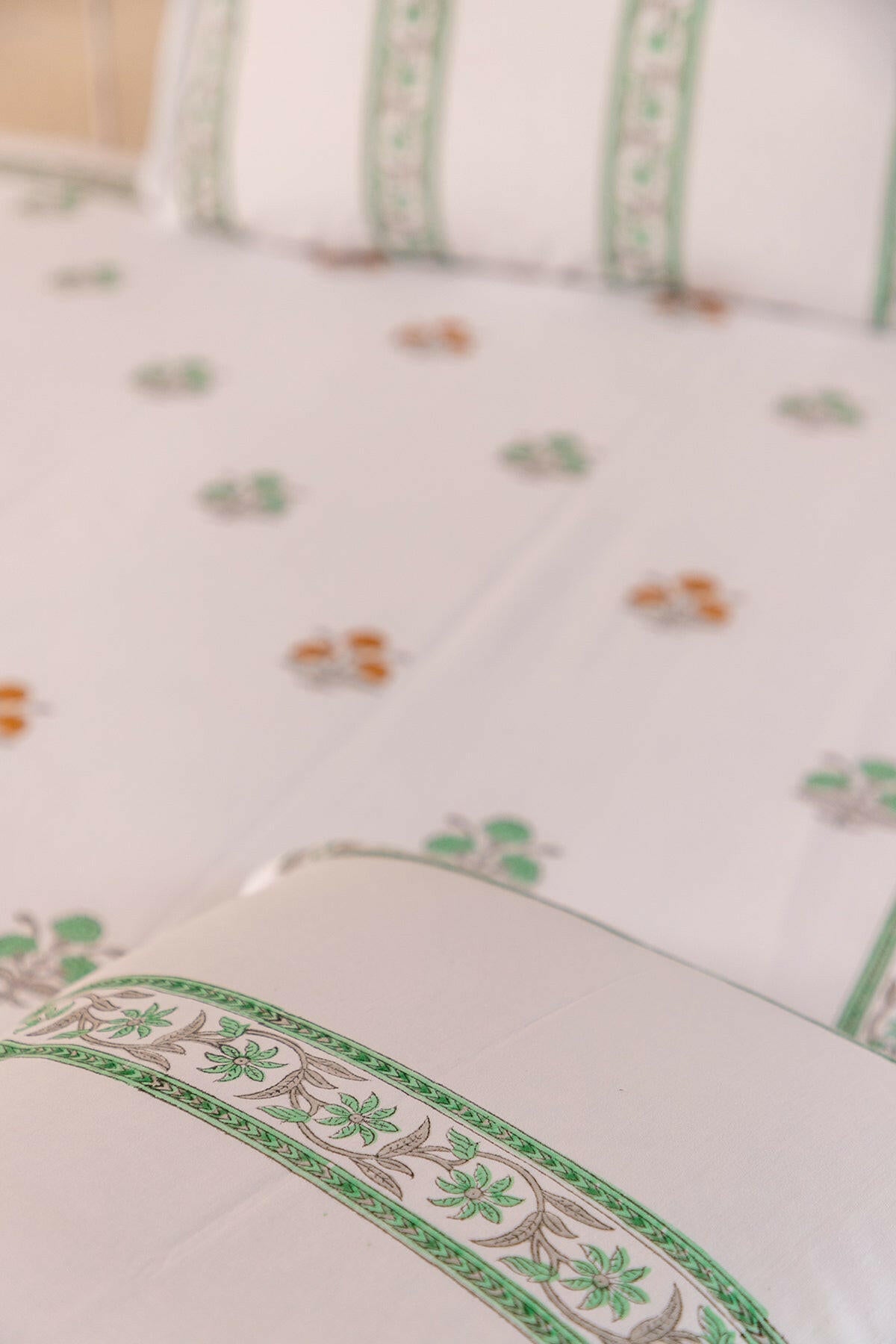 Woodbine & Golden Glow Carnation Pure Cotton Bedsheet