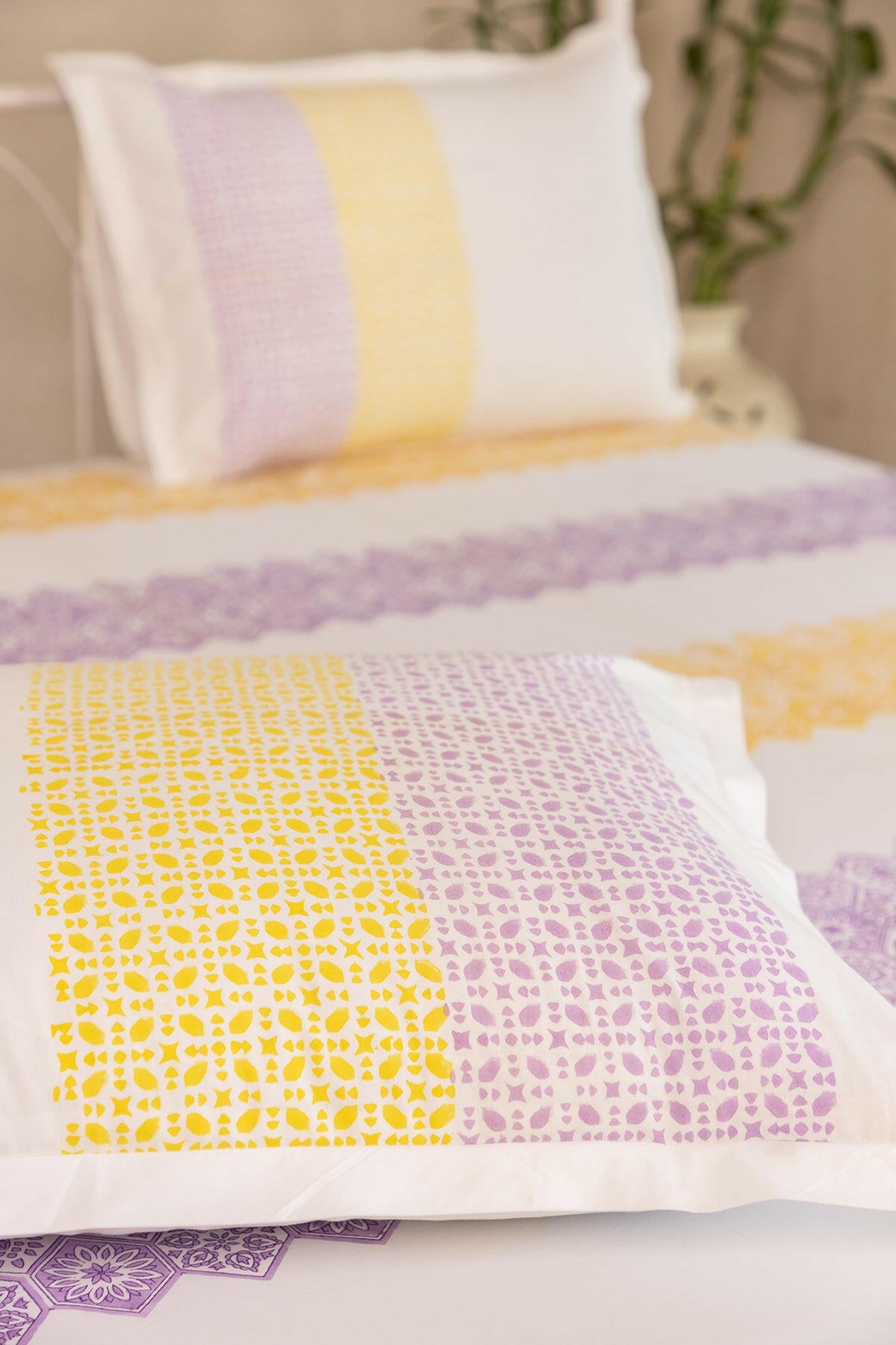 Lime & Lavender Hexagon Pure Cotton Bedsheet