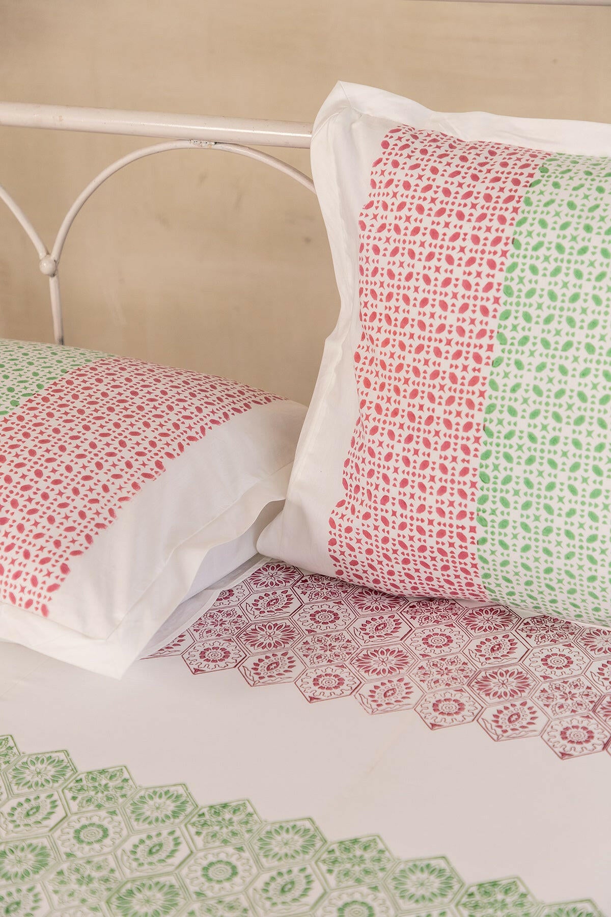 Jasmine & Hibiscus Hexagon Bedsheet - Adya