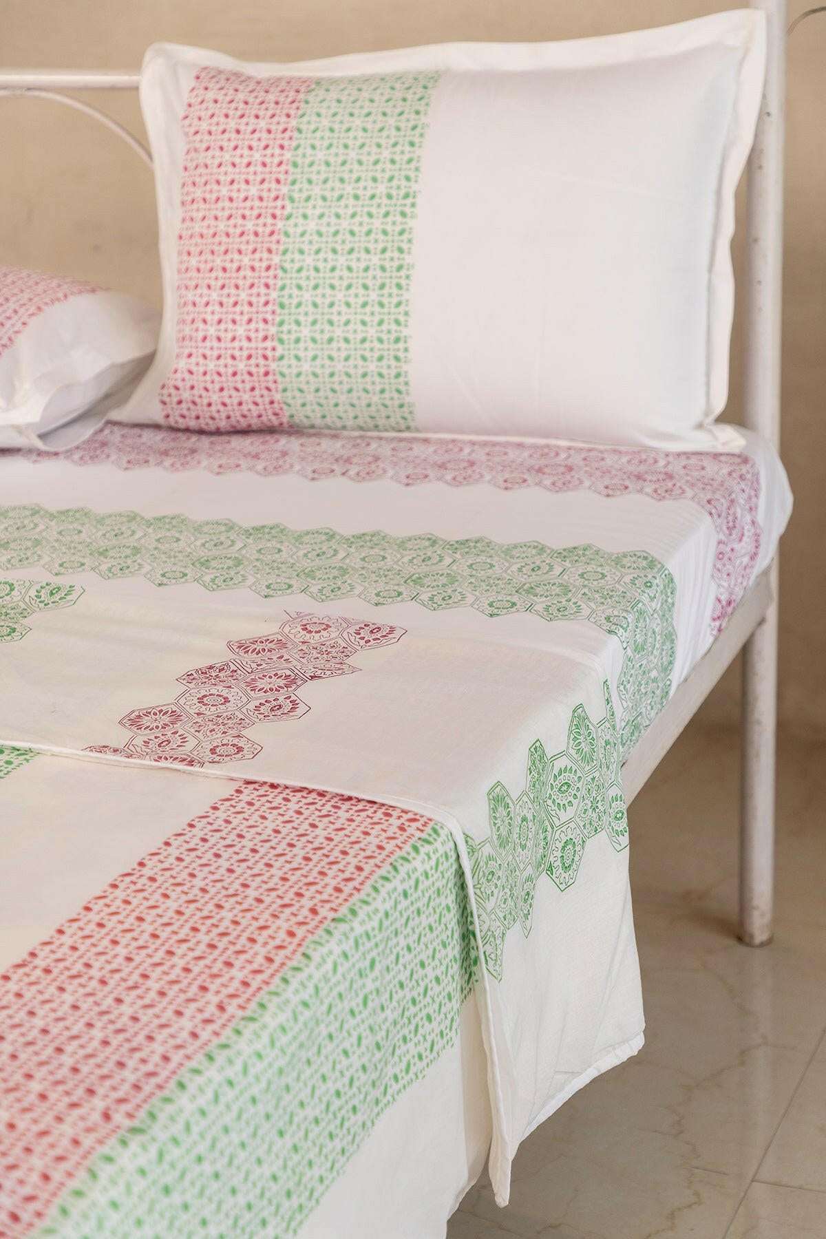 Jasmine & Hibiscus Hexagon Cotton Dohar - Adya