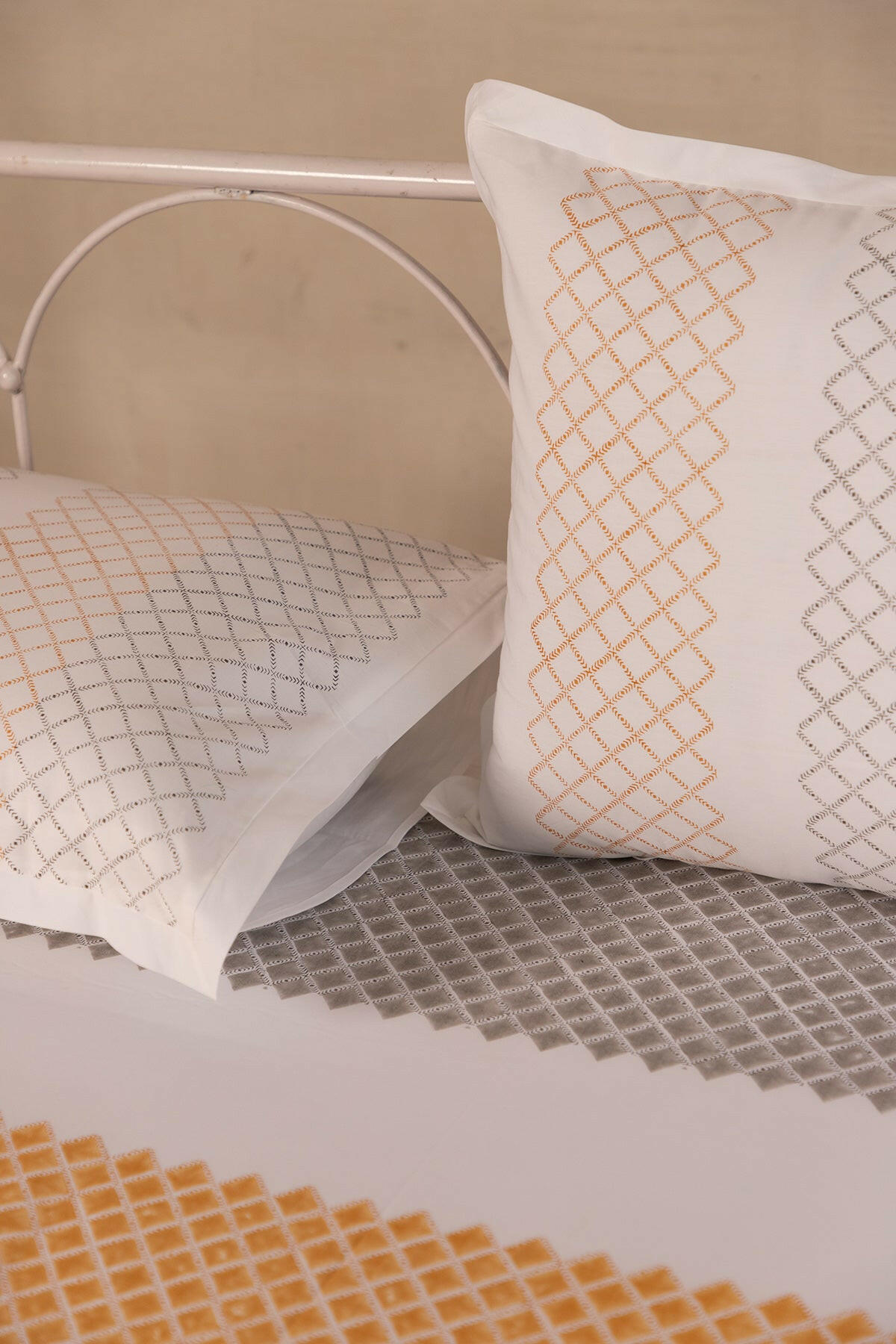 Rust & Iron Diamond Bedsheet - Adya