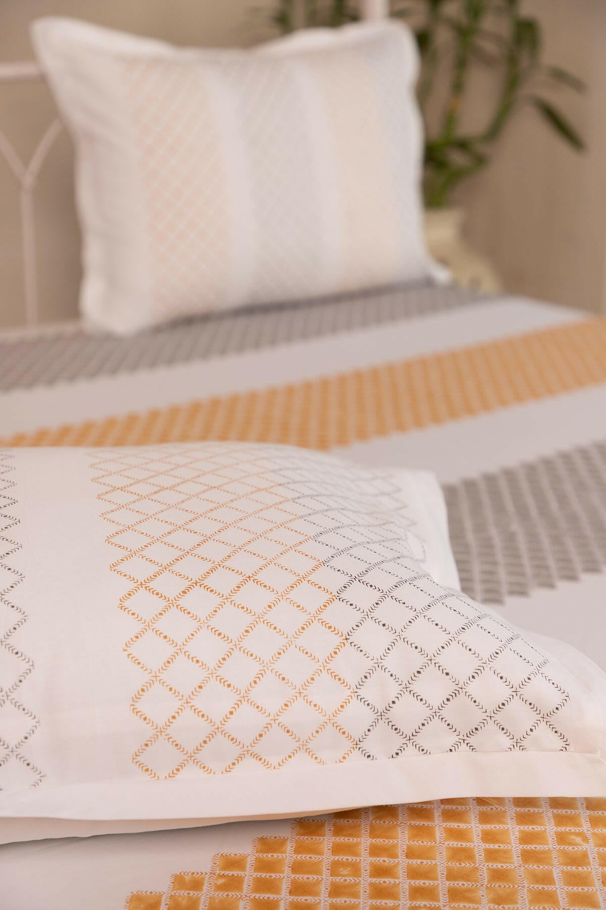 Rust & Iron Diamond Bedsheet - Adya
