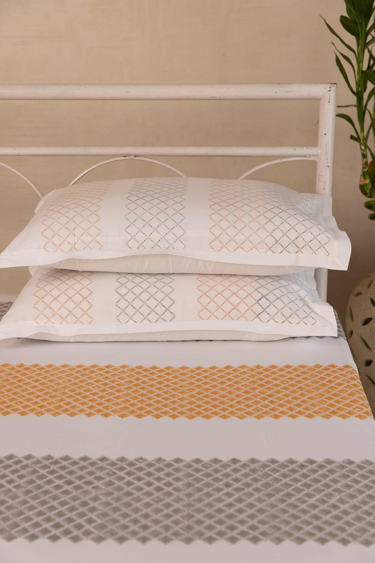 Rust & Iron Diamond Bedsheet - Adya