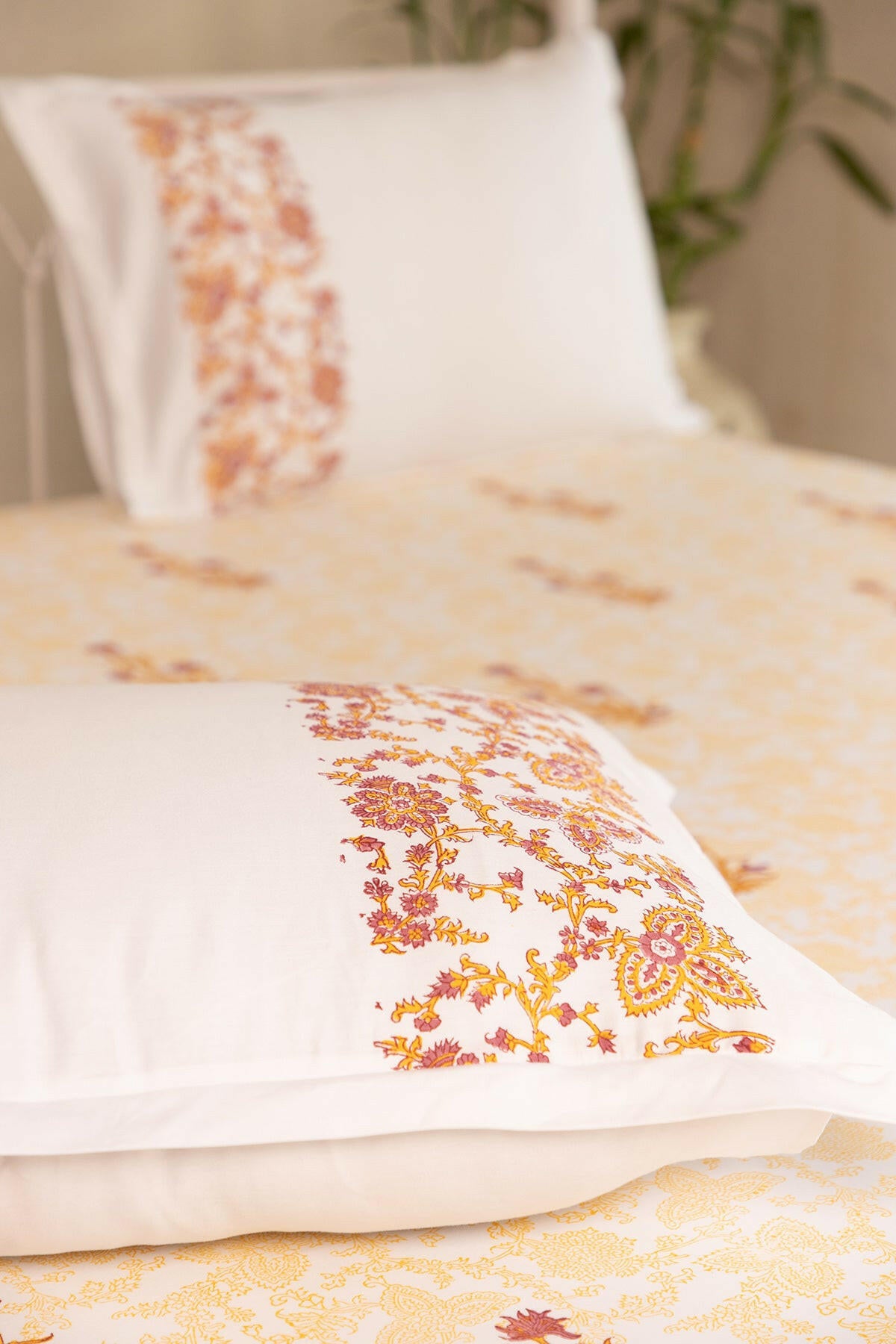 Honey & Ruby Lily Pure Cotton Bedsheet