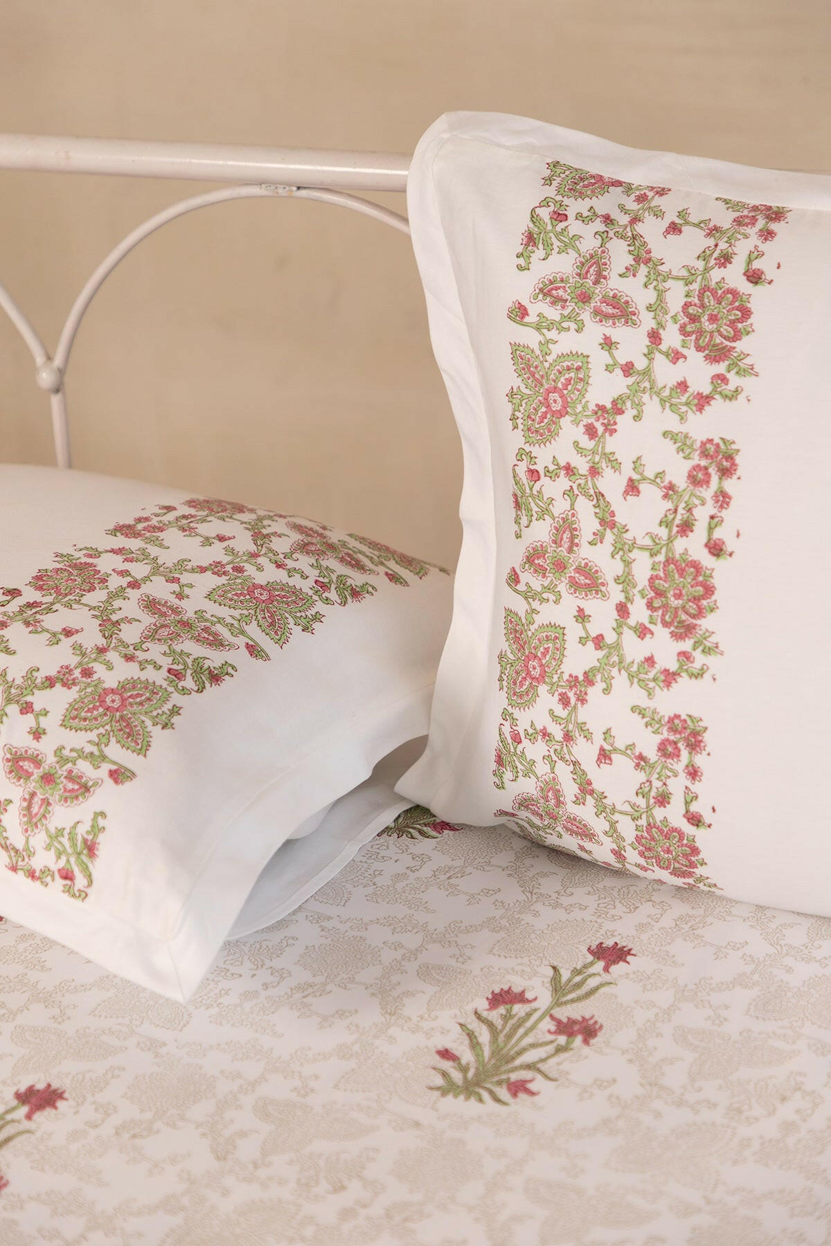 Ruby & Charcoal Lily Bedsheet - Adya