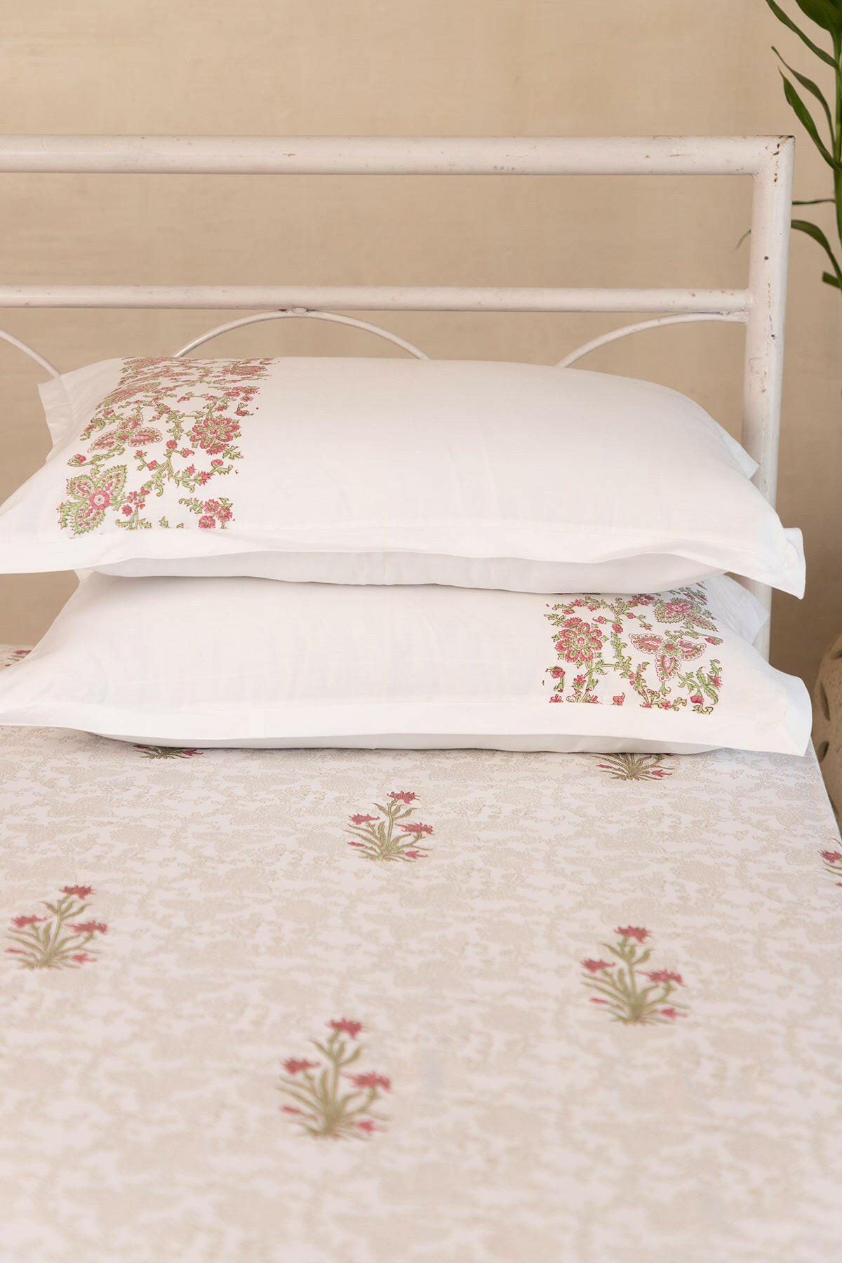 Ruby & Charcoal Lily Bedsheet - Adya