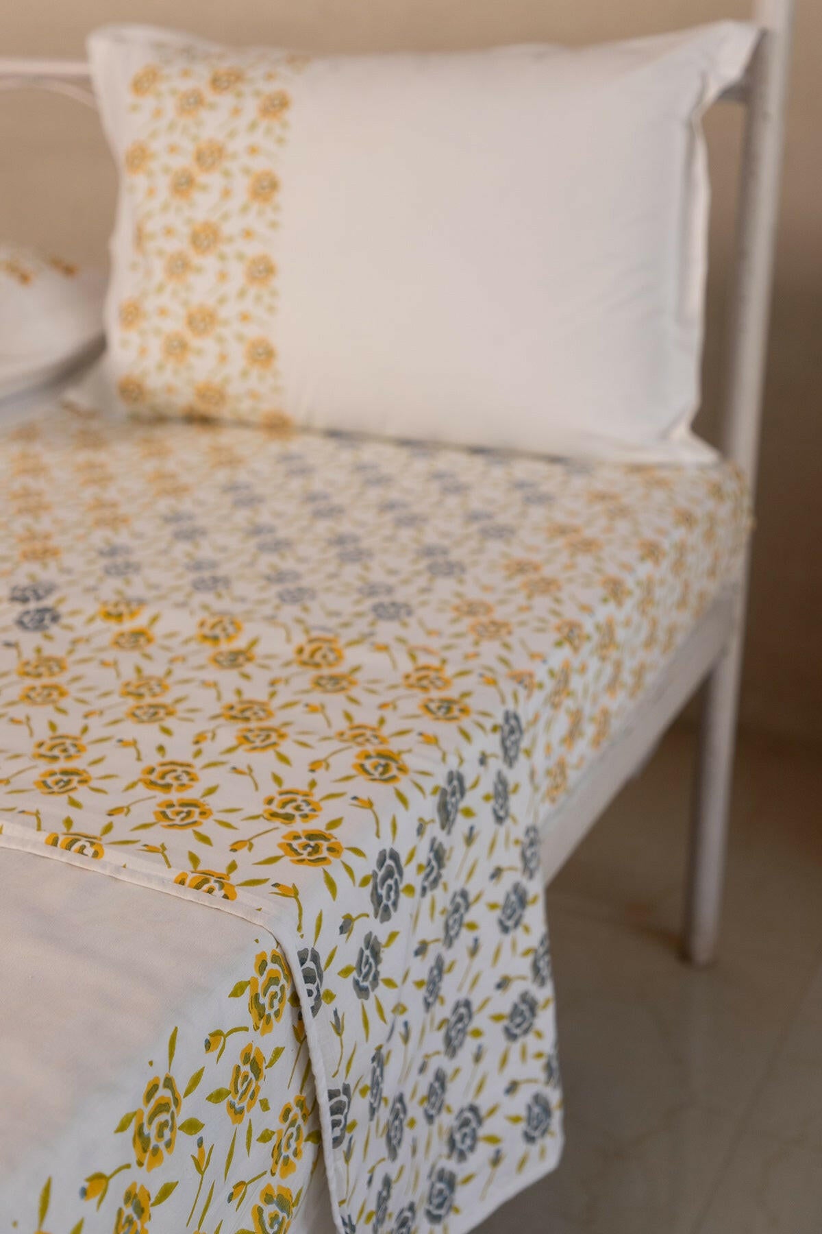 Iron & Bumblebee Rose Cotton Dohar