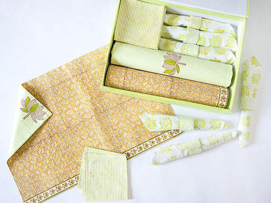 Trombone Yellow Reversible Table Set