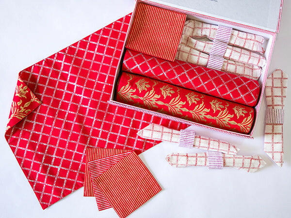 Scarlet Leaf Reversible Table Set