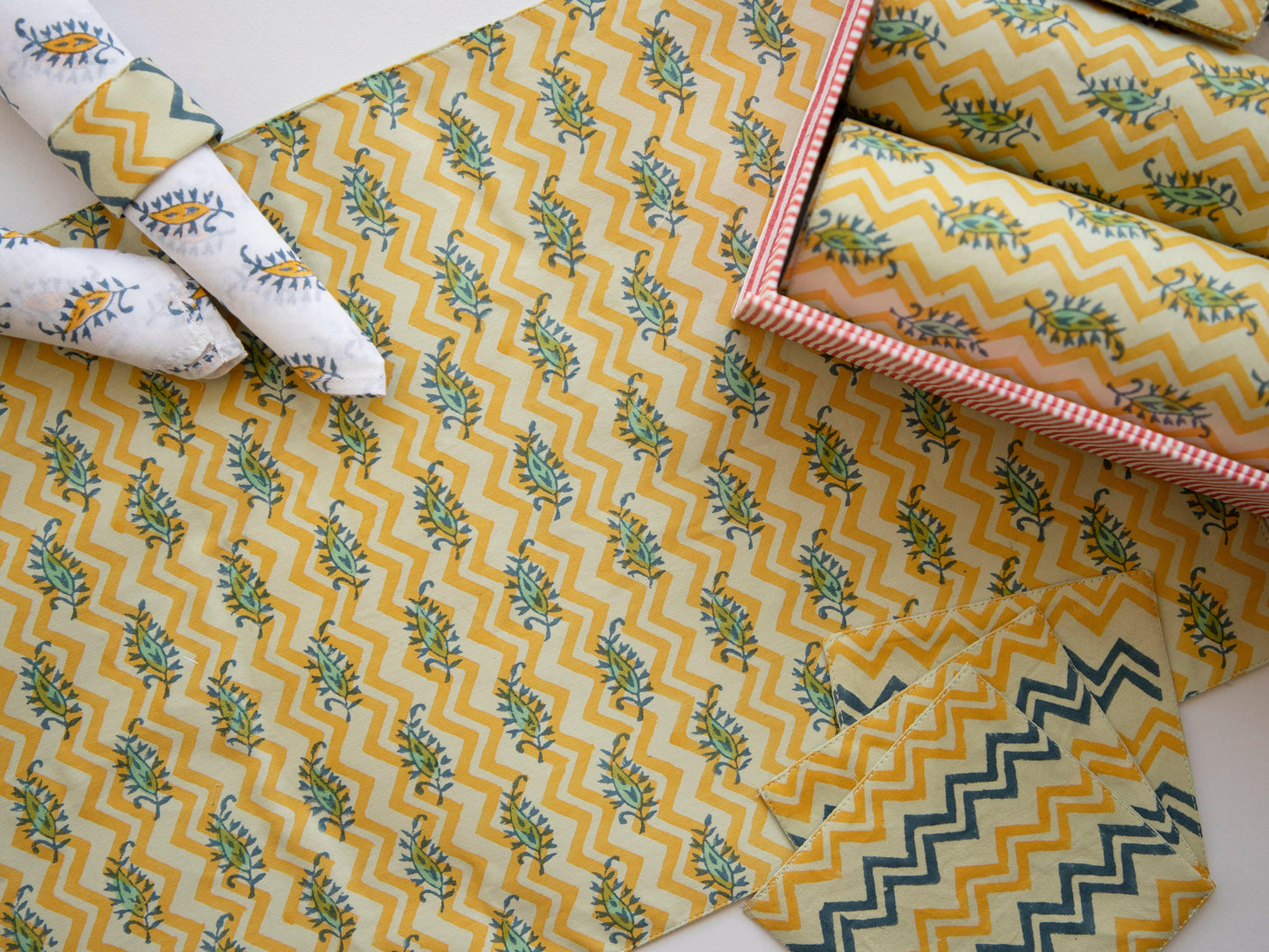 Summer Green Table Set