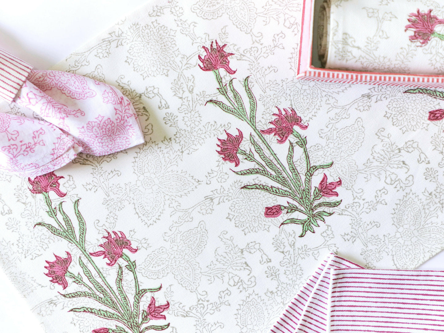 Jasper Lily Table Set
