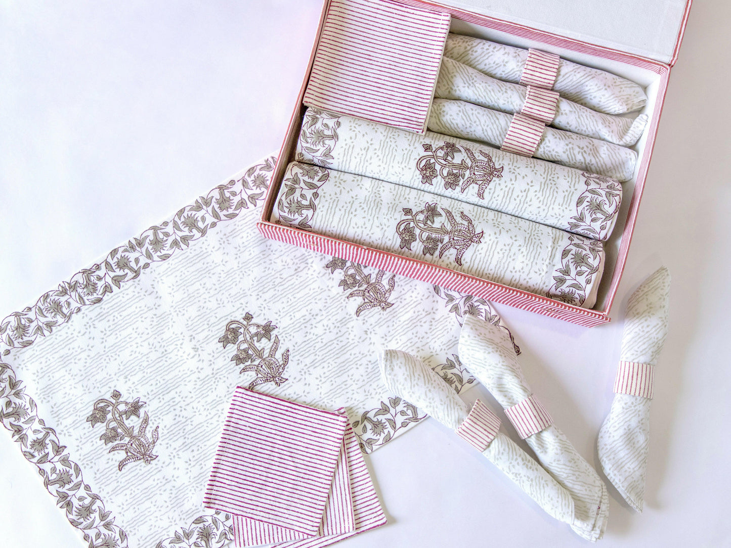Silver Spring Table Set