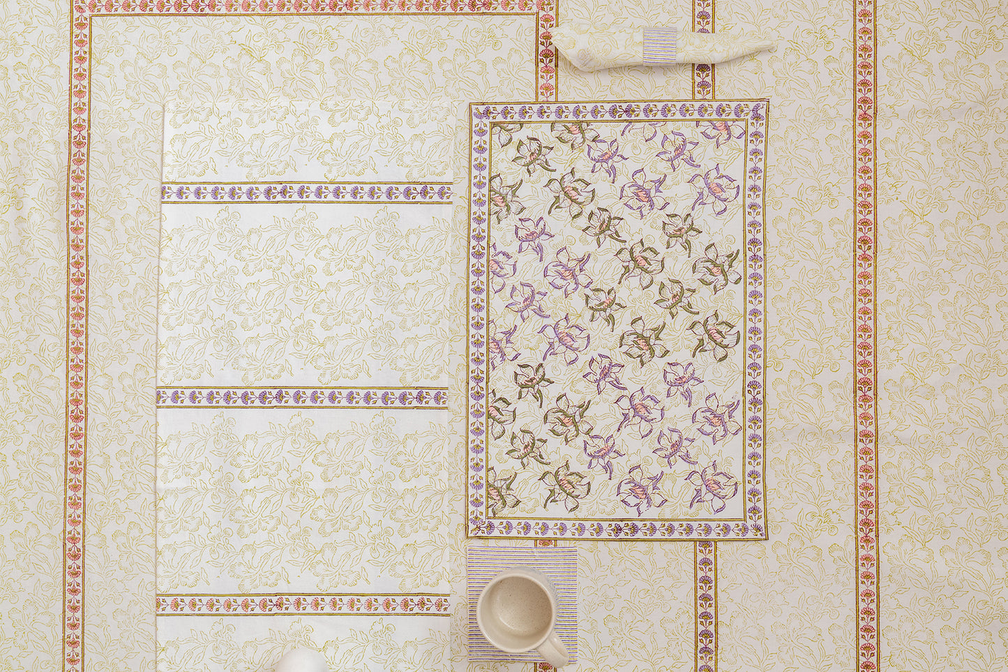 Lilac Blooming Elegance Table Linen Set