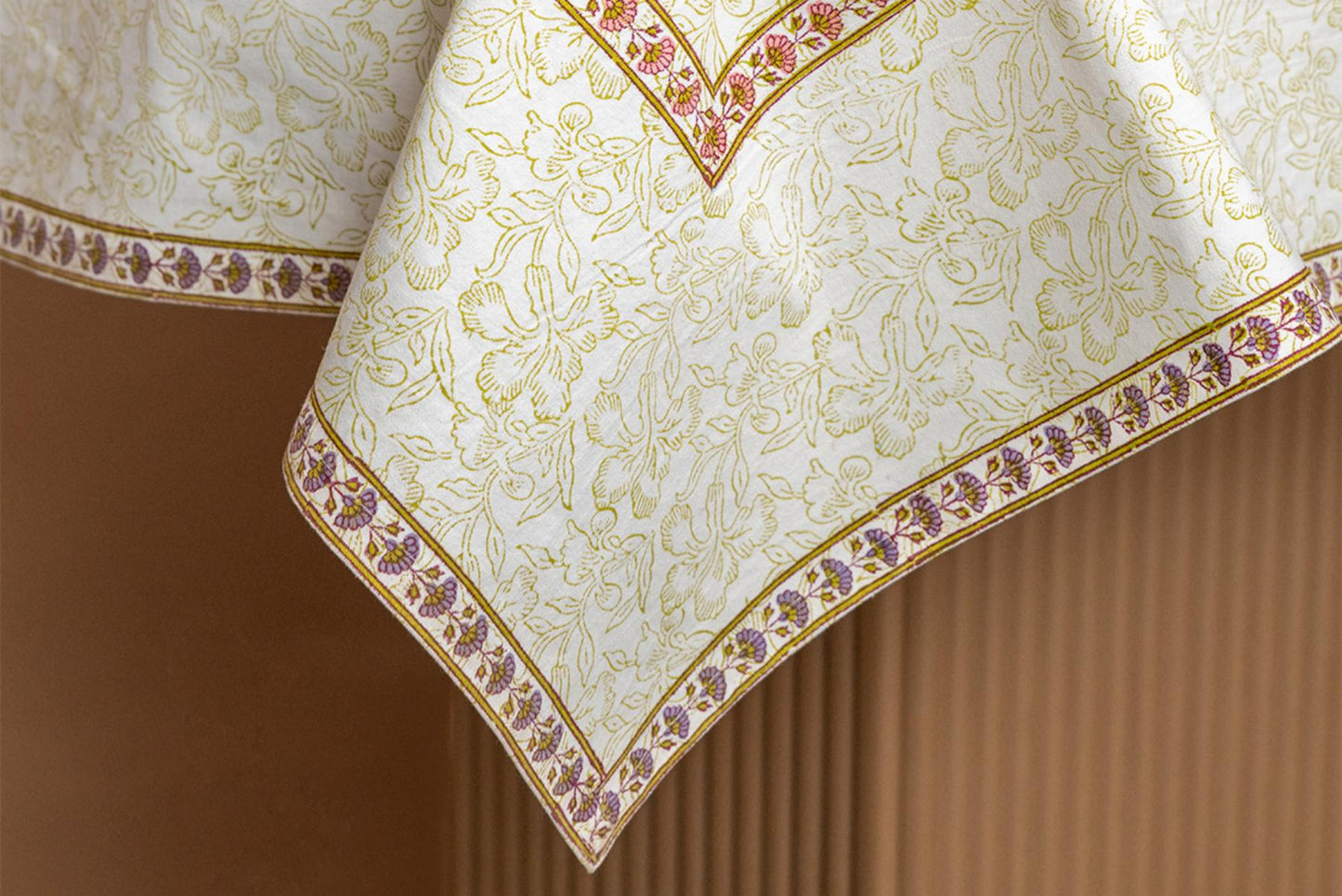 Lilac Blooming Elegance Table Linen Set