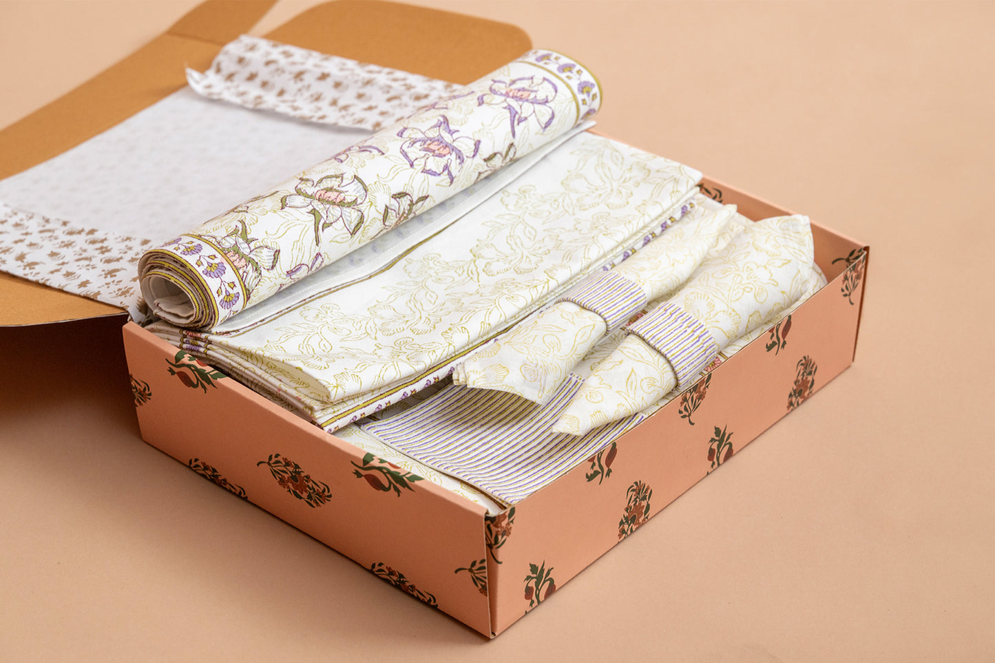 Lilac Blooming Elegance Table Linen Set