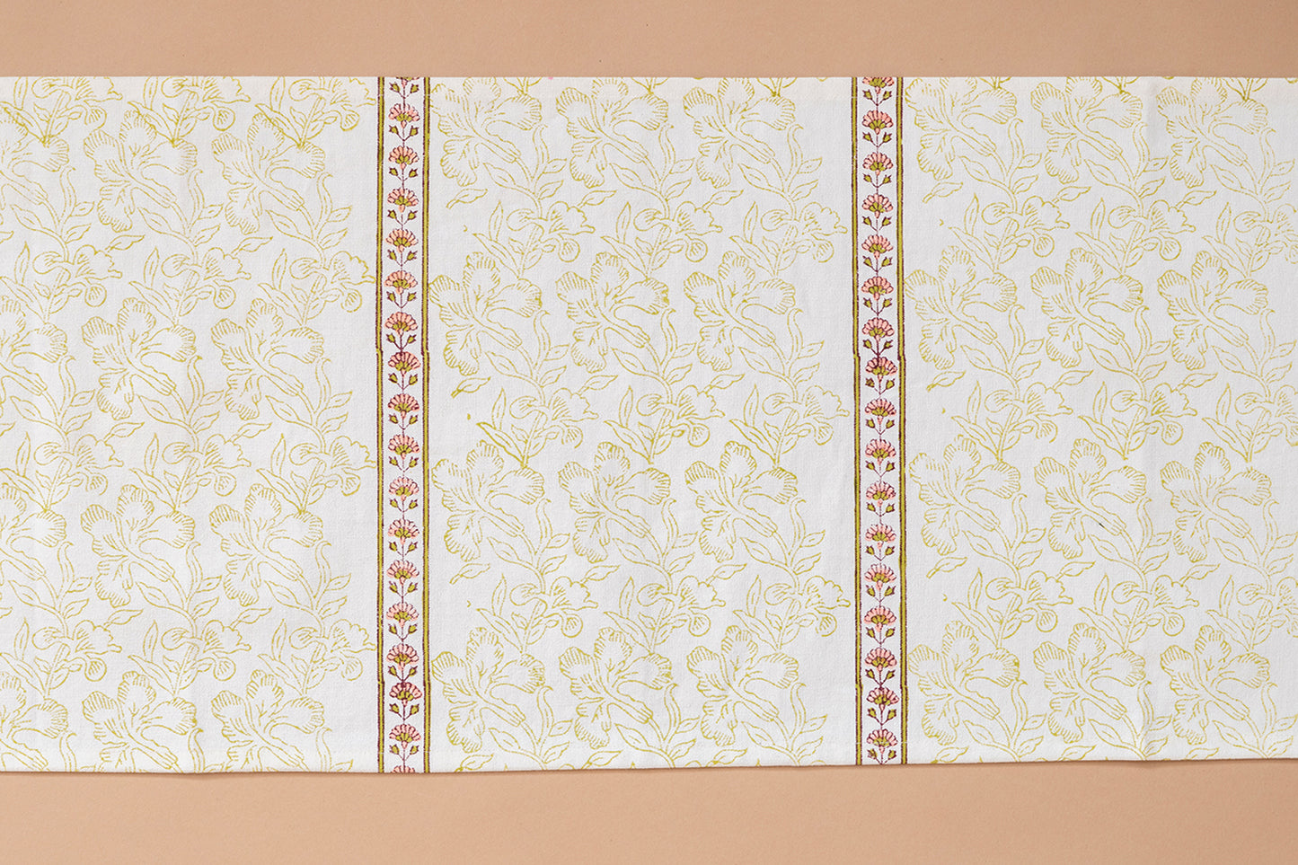 Lilac Blooming Elegance Table Linen Set