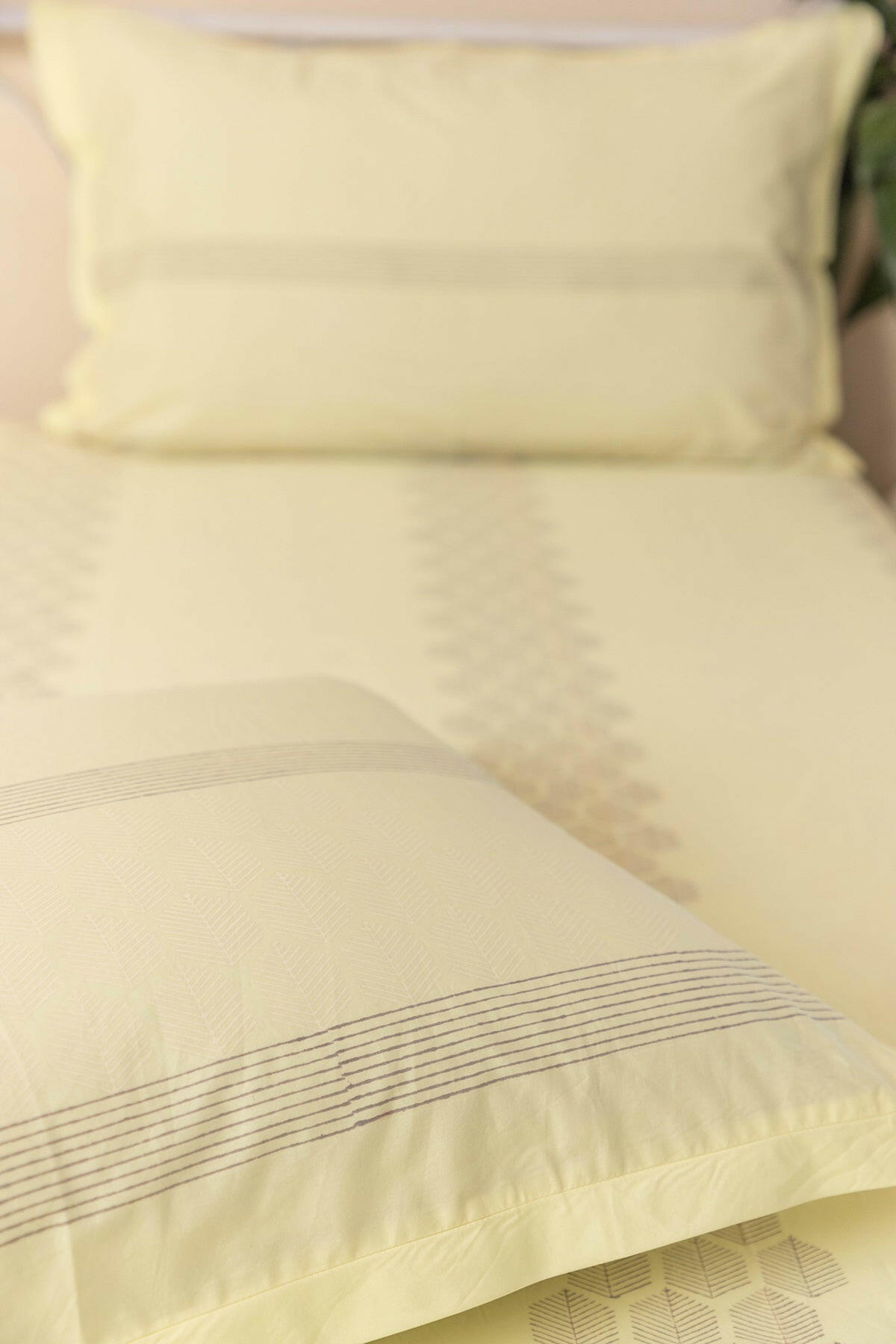 Light Yellow Honeycomb Cotton Bedcover