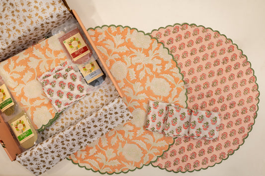 Peach Scalloped Reversible Festive Dining Mat Set