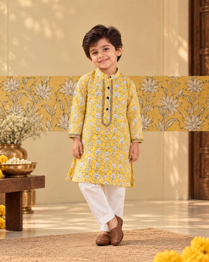 Sunehri Bagh Kurta Set