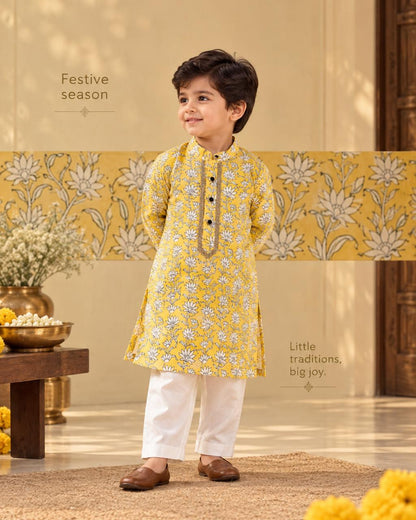Sunehri Bagh Kurta Set