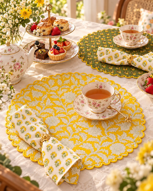 Green Scalloped Reversible Festive Table Mat Set