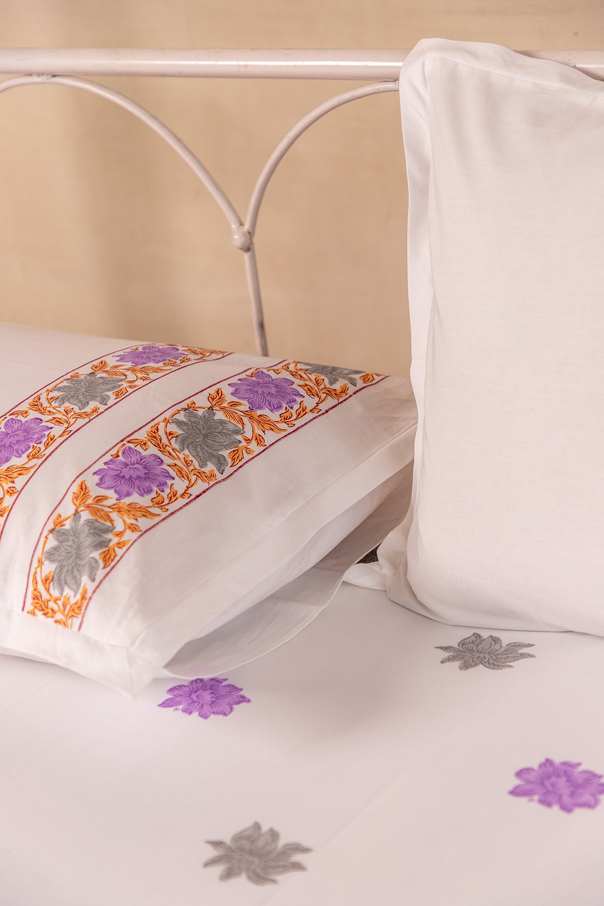Lilac & Grey Hibiscus Bedsheet