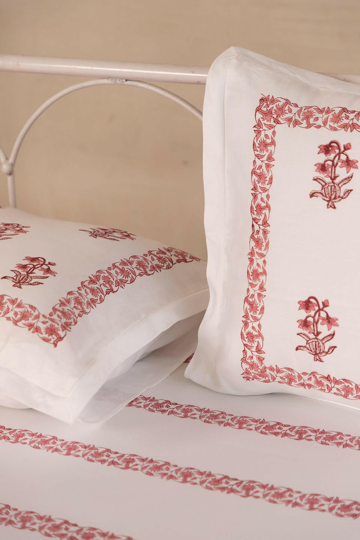 Hibiscus Tulip Bedsheet - Adya