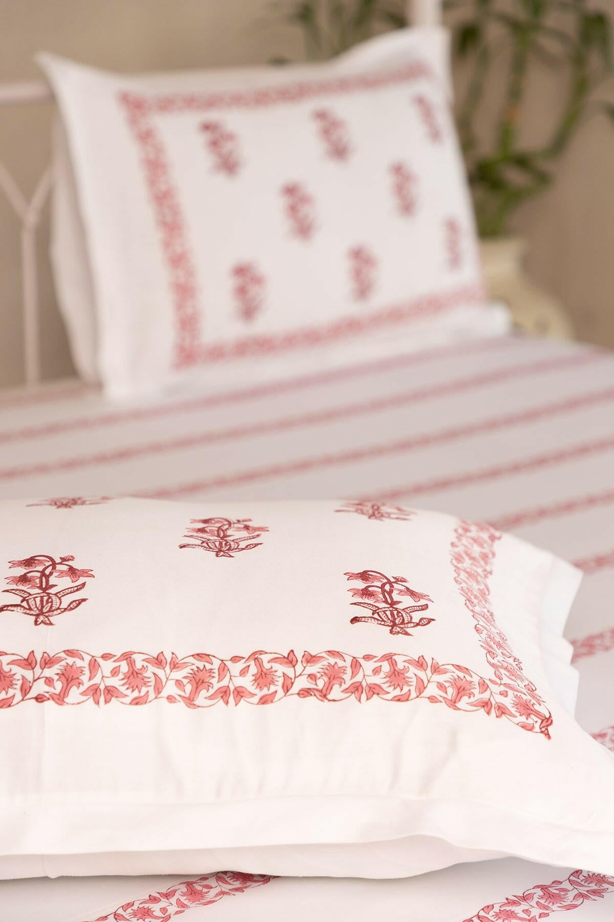 Hibiscus Tulip Bedsheet - Adya