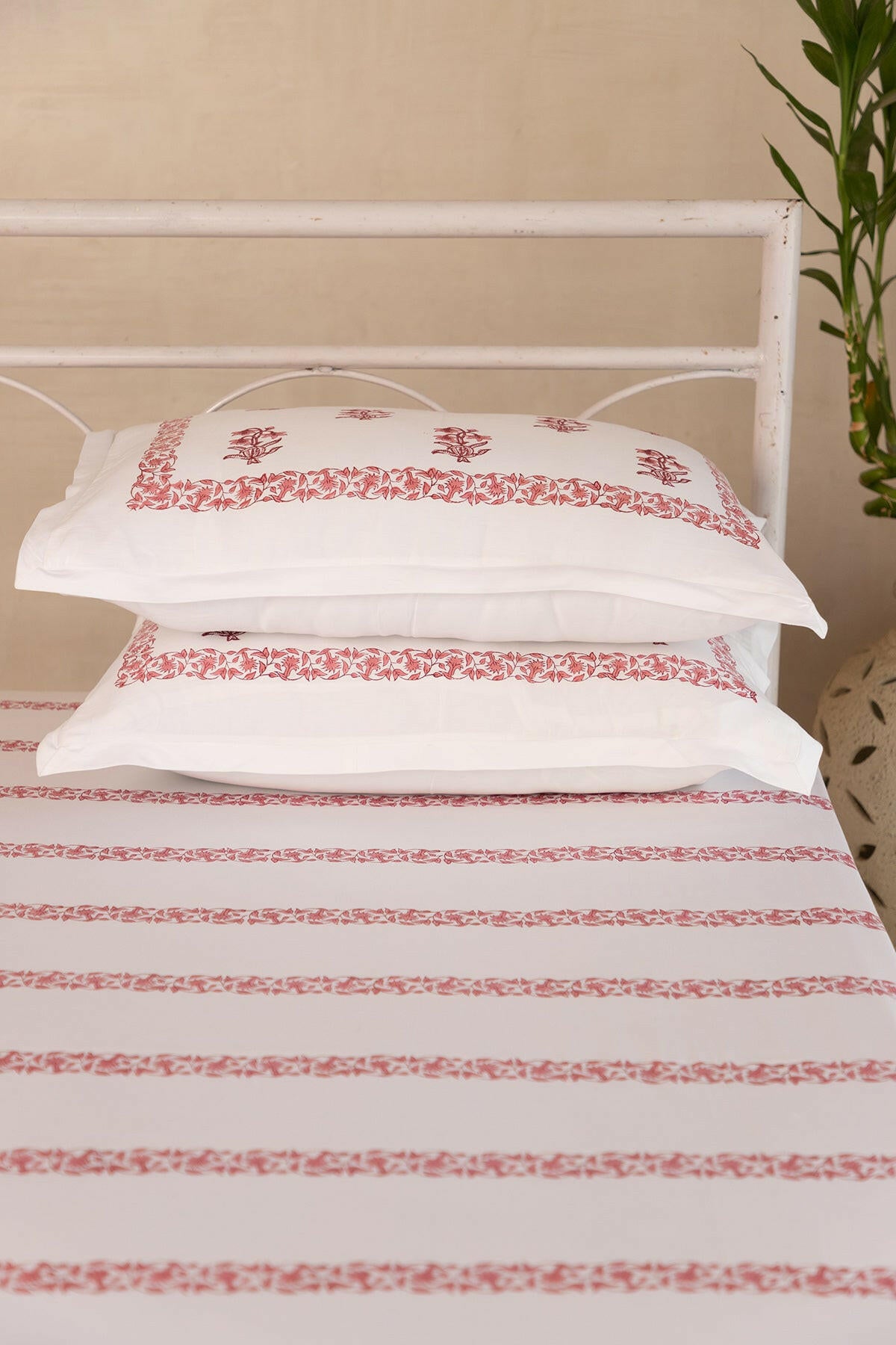 Hibiscus Tulip Bedsheet - Adya