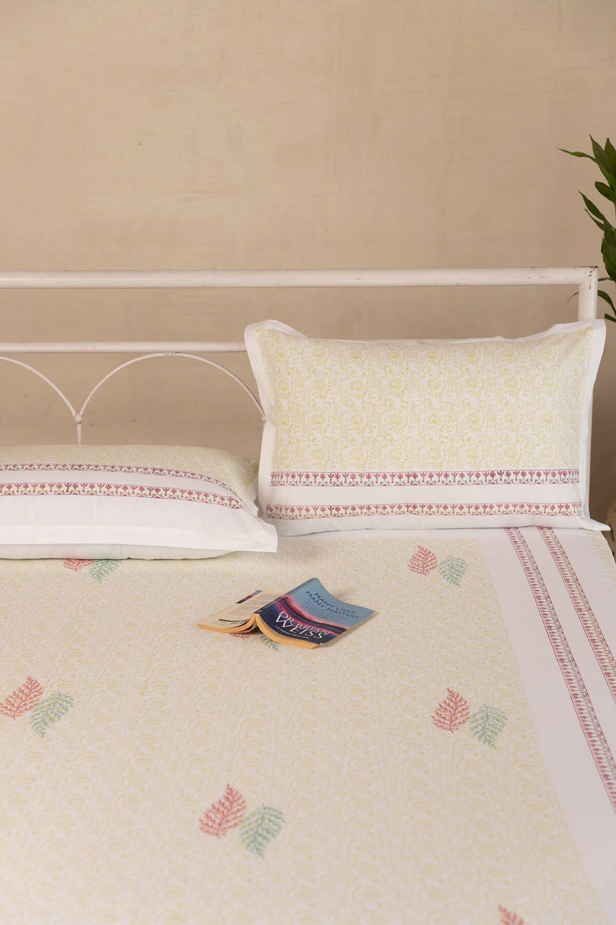 Peach & Grape Leaf Bedsheet - Adya