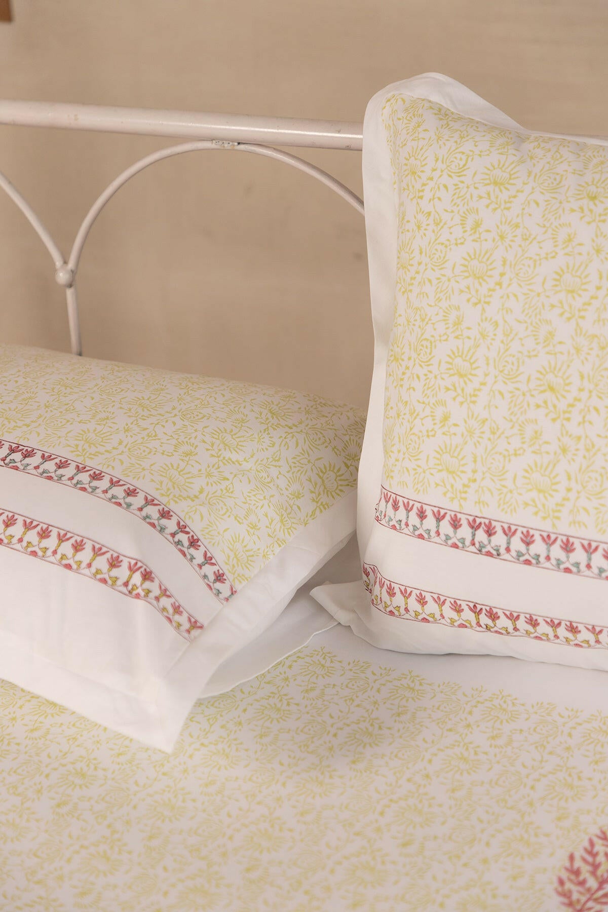 Peach & Grape Leaf Bedsheet - Adya