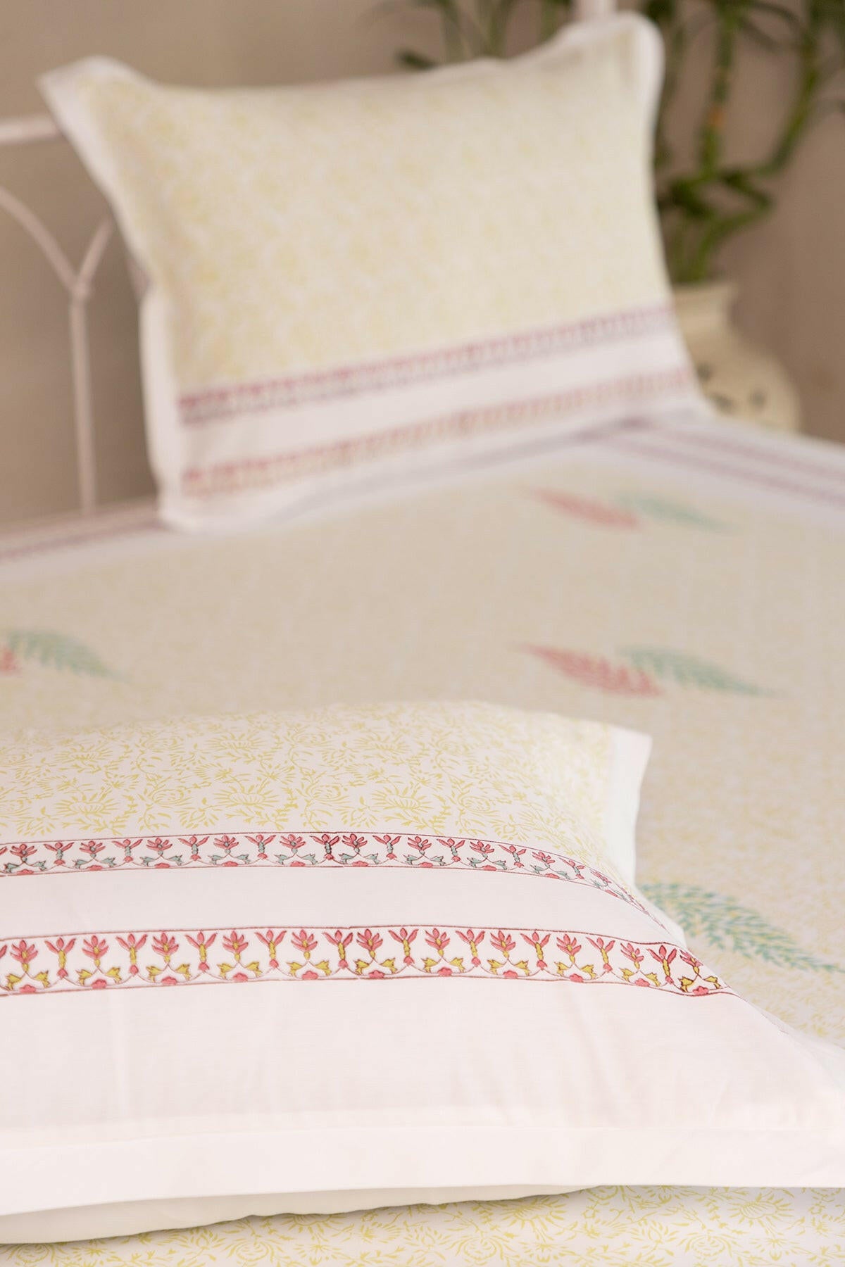 Peach & Grape Leaf Bedsheet - Adya