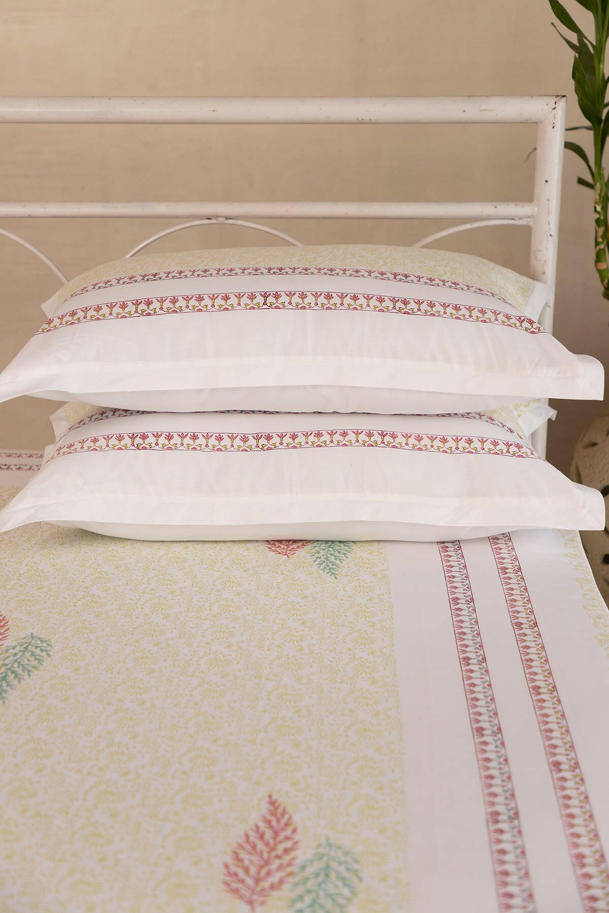 Peach & Grape Leaf Bedsheet - Adya